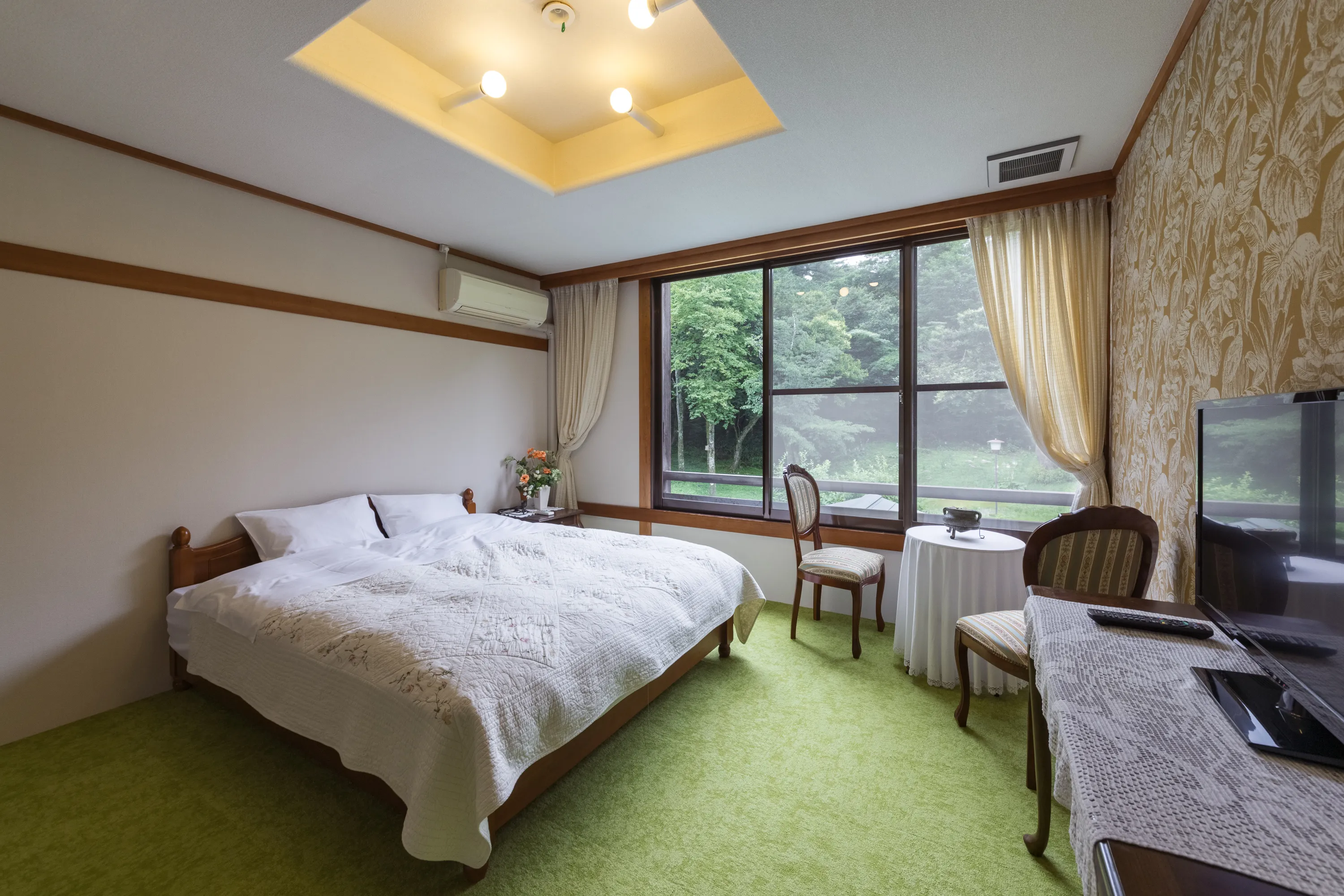 2F 洋室（ダブル）